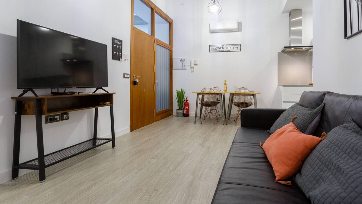 Old Town Apartment | CRUISE Adapted Apartment by Cadiz4Rentals