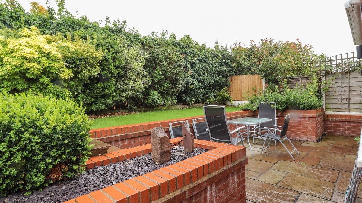 Frodsham Cottage | CRUMMOCK, pet friendly, character holiday cottage in Frodsham