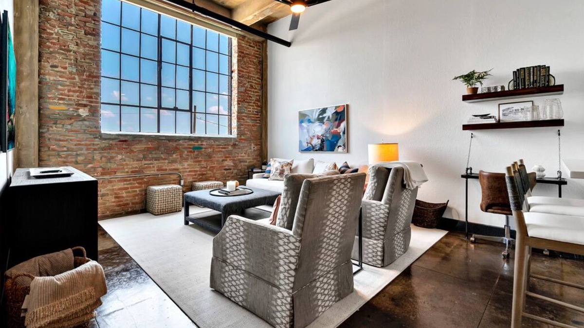Brazos Condo | Crusader Bear Hut- Downtown Waco- Steps To The Silos