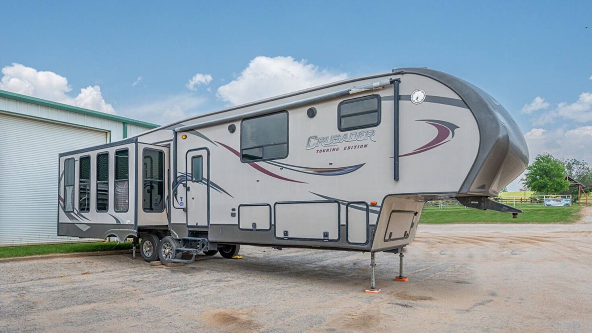 Lindale House | Crusader Fifth Wheel