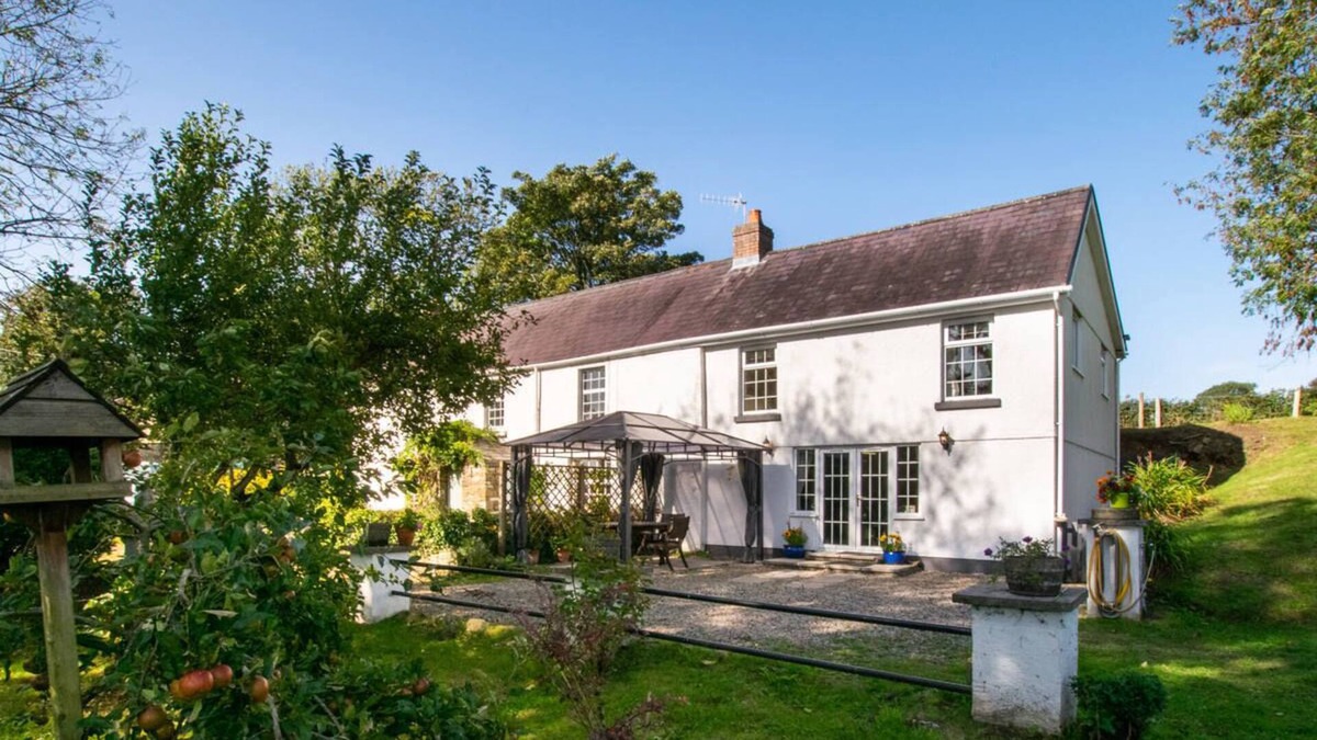 Mawr House | Crwcca Farm Cottage in the beautiful Felindre