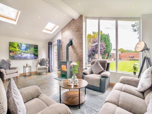 Neath House | Crynant Countryside Retreat
