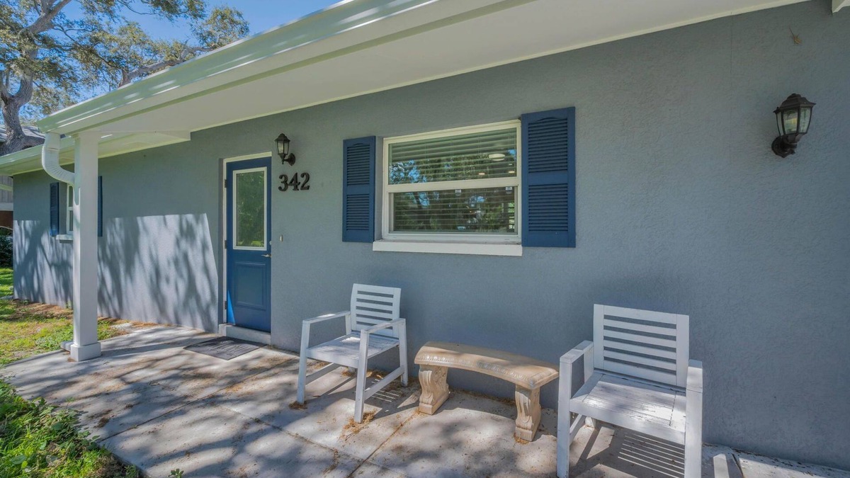 Crystal Beach House | CRYSTAL BEACH GETAWAY-STEPS TO THE GULF