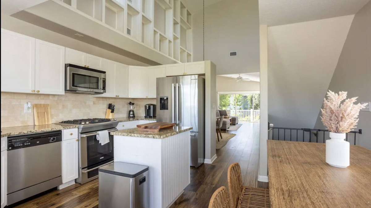 Palm Harbor Villa | CRYSTAL BEACH HOME | PRIVATE POOL | WALK TO BEACH