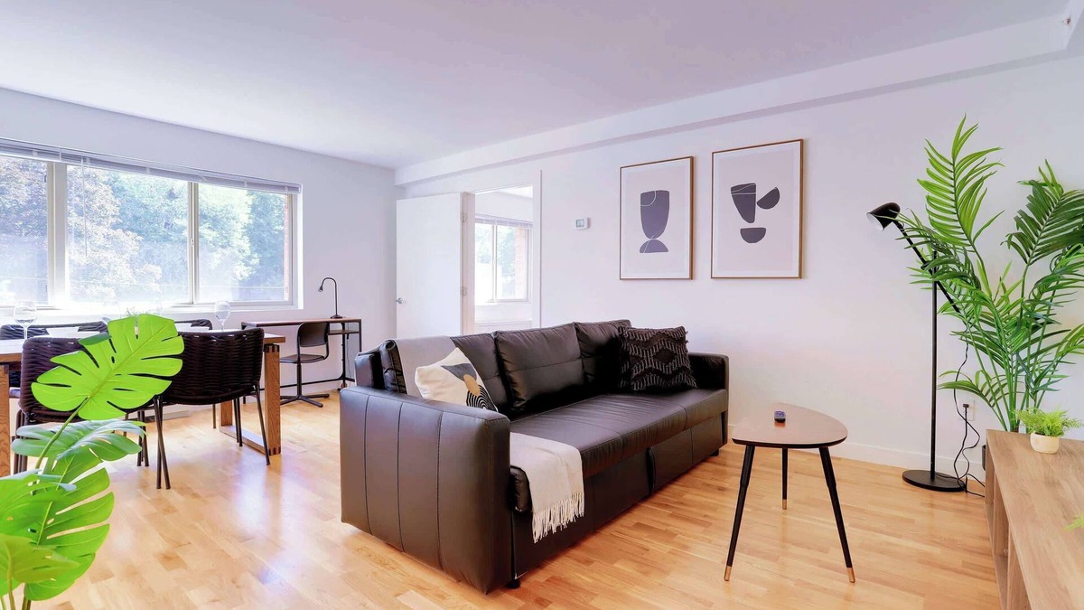 Radnor - Fort Myer Heights Apartment | Crystal City: Prime Location Apt
