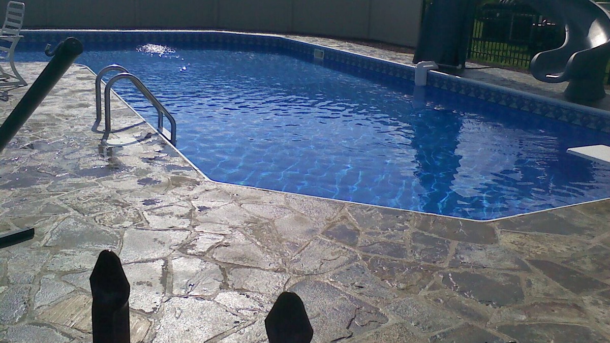 Clintondale House | crystal clear pool waiting for you