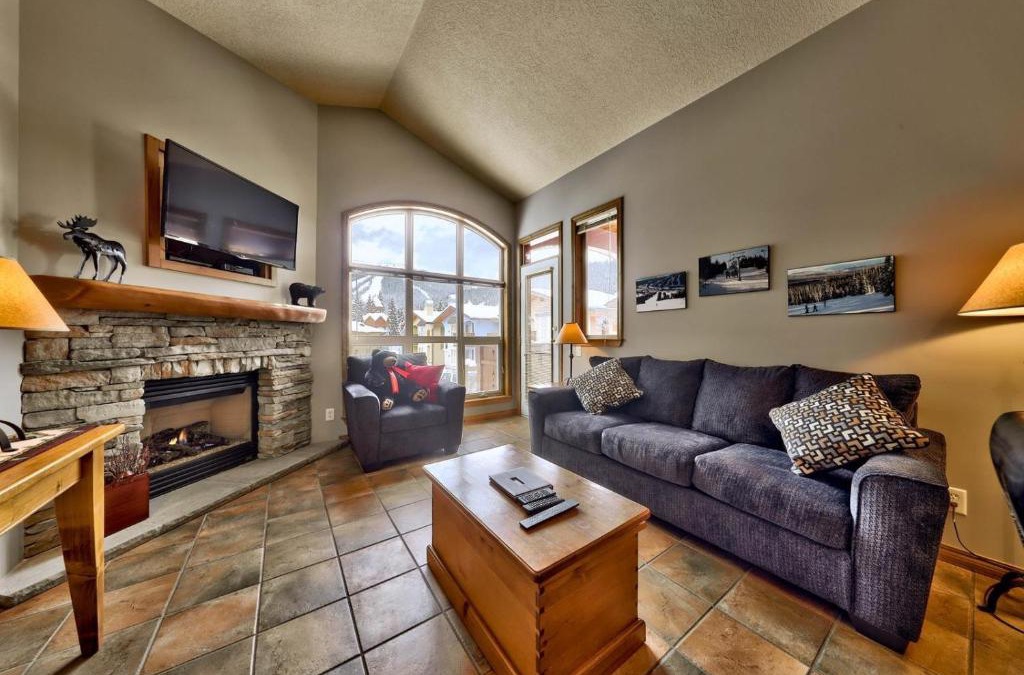 Sun Peaks Apartment | Crystal Forest #72 By Bear Country