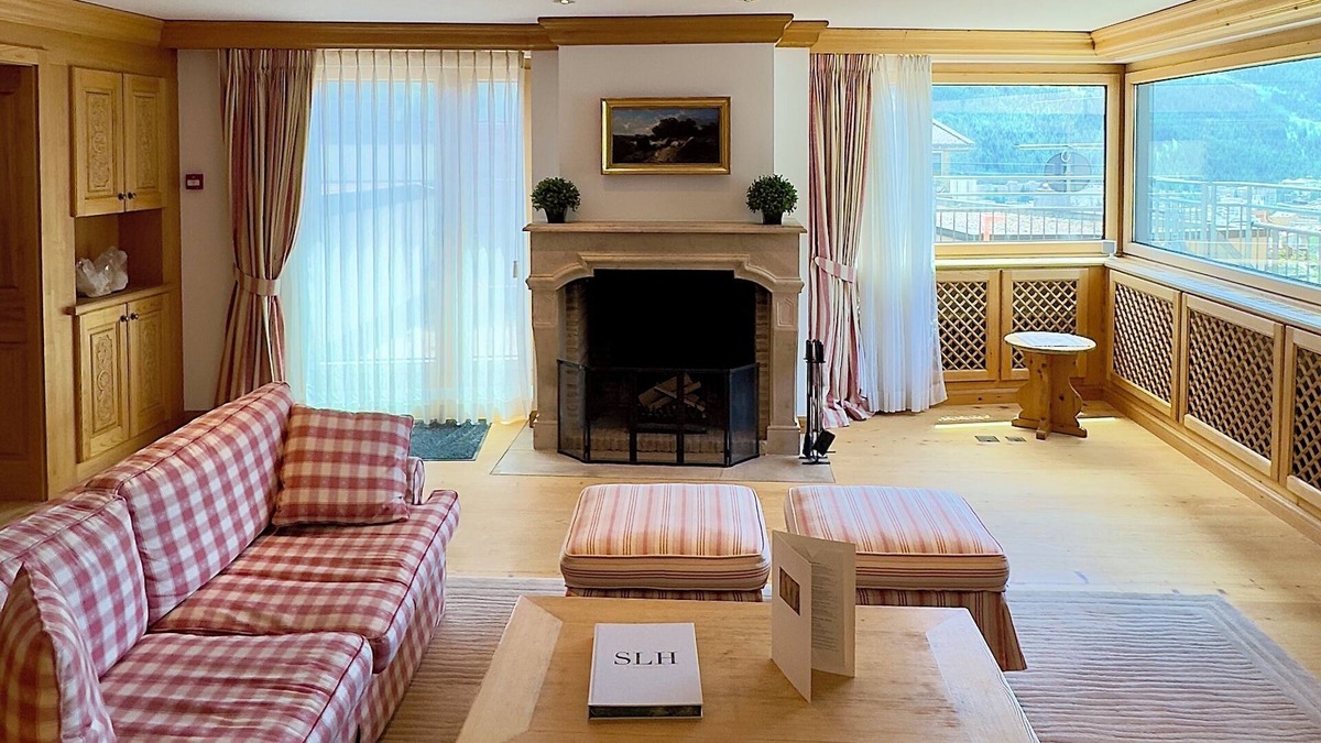 St. Moritz Hotel | Crystal Hotel