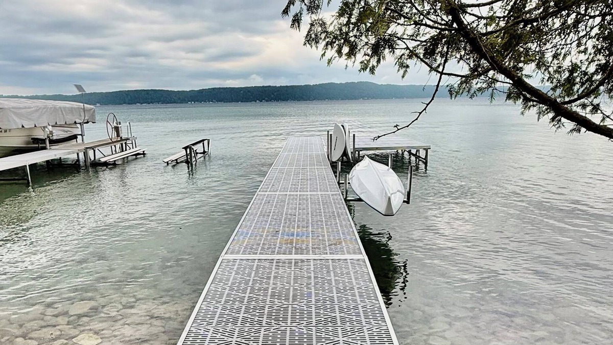 Frankfort House | Crystal Lake Effect - Private Direct Lakefront!