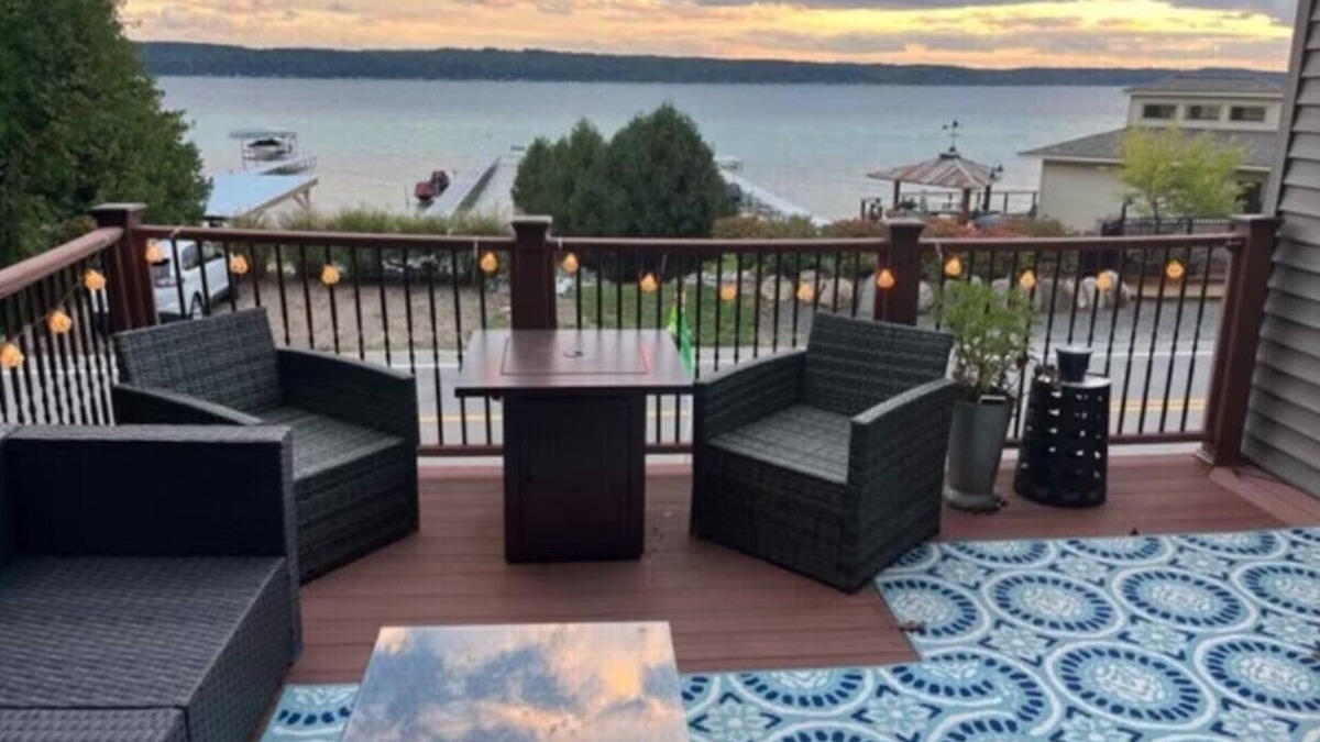 Lake Township House | Crystal Lake frontage, fire pit, kayaks, paddle boards, beach hut, AC, Dog ok