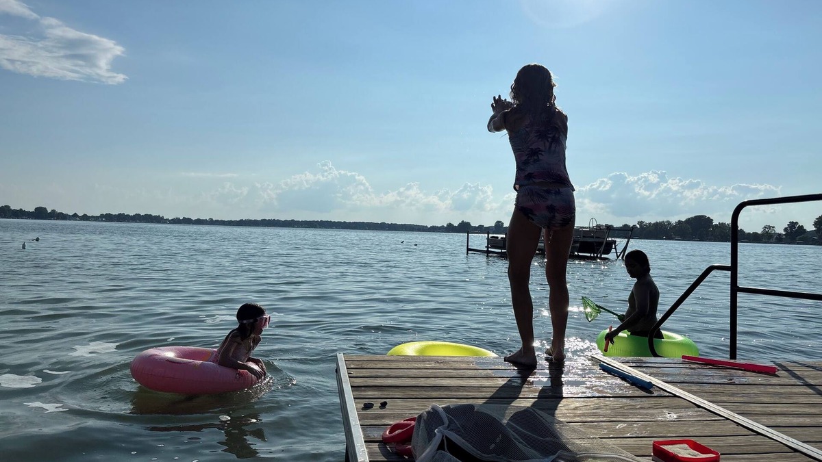 Crystal House | Crystal Lakehouse ~ Sleeps 27 ~ Renovated Historic Hotel ~ Private Lake Access!
