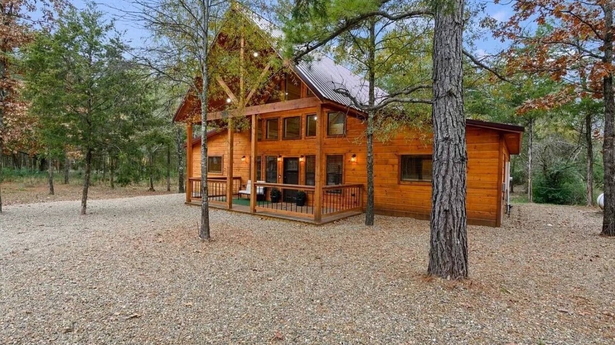 Broken Bow Cabin | Crystal Moon - Hot Tub, Firepit, Cornhole, Hammock