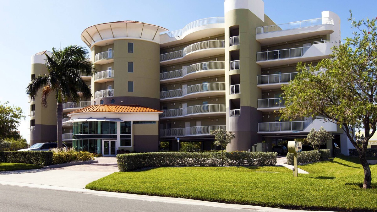 Treasure Island Apartment | Crystal Palms Beach Resort