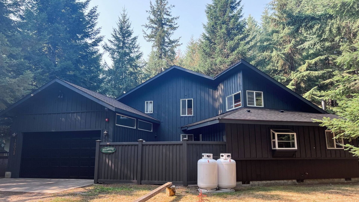 Enumclaw House | Crystal Rainier Retreat