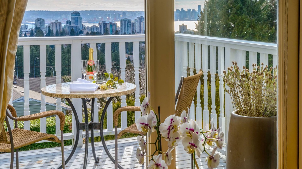 Upper Lonsdale Bed & Breakfast | Crystal's View Bed & Breakfast