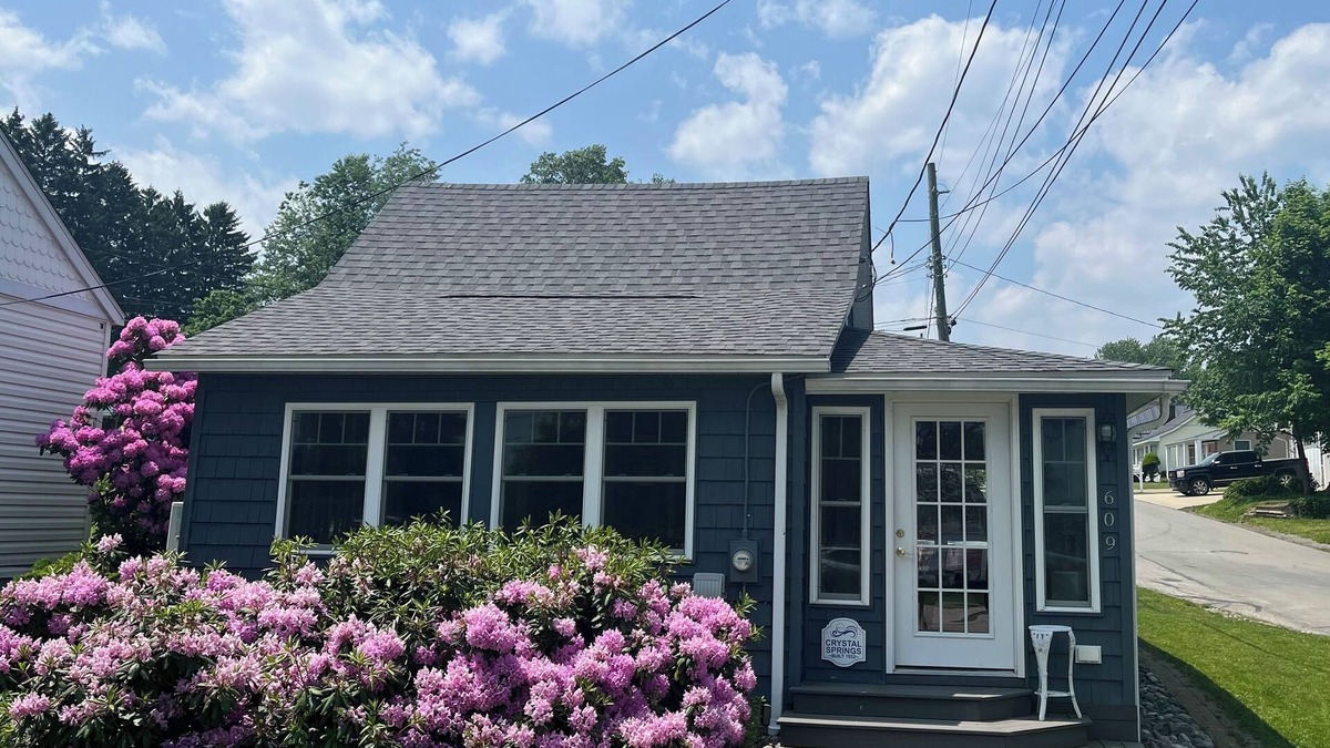Edinboro Cottage | Crystal Springs Lakeside Cottage in Edinboro just steps from the lake!