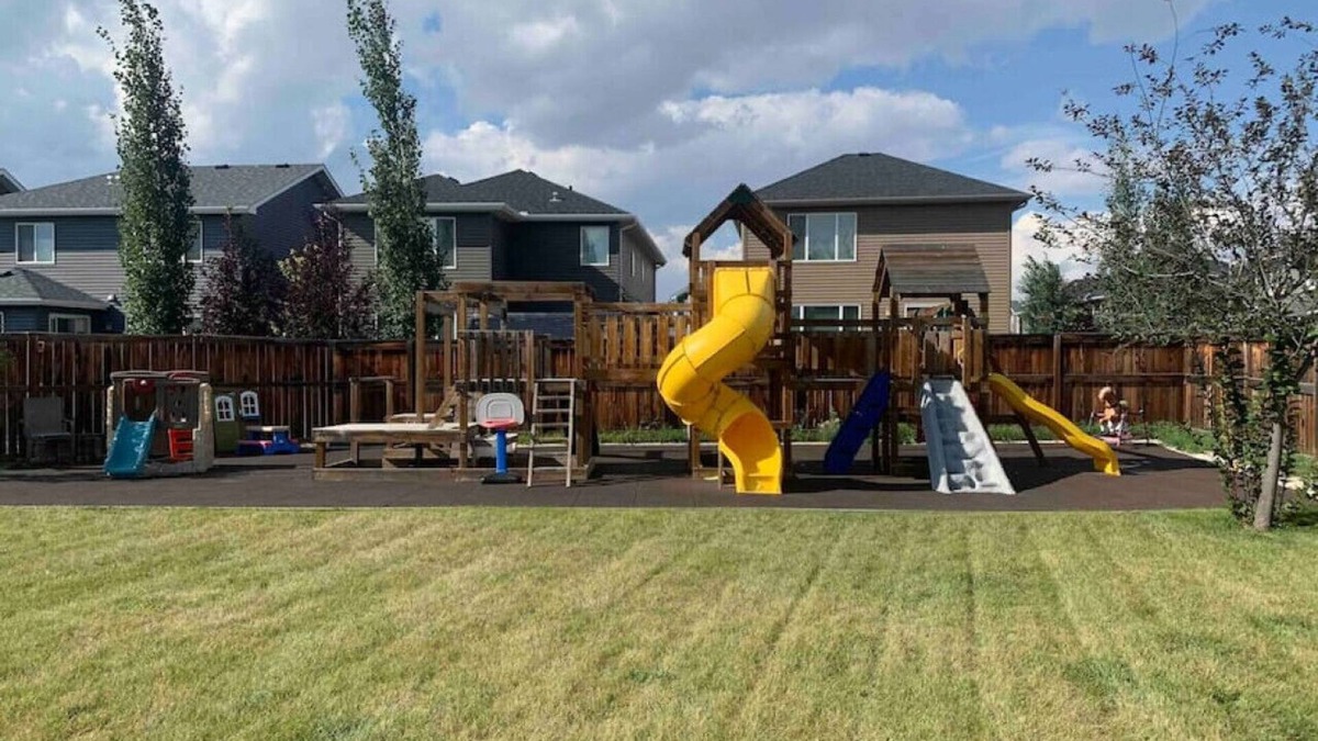 Auburn Bay House | Crystal · The Ultimate Family Home- 5 Bedroom with playground