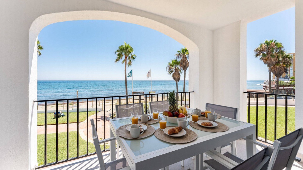 Sitio de Calahonda Apartment | CS261 Doña Lola Renata - Stunning 2 bedroom frontline beach apartment, Calahonda, Mijas Costa