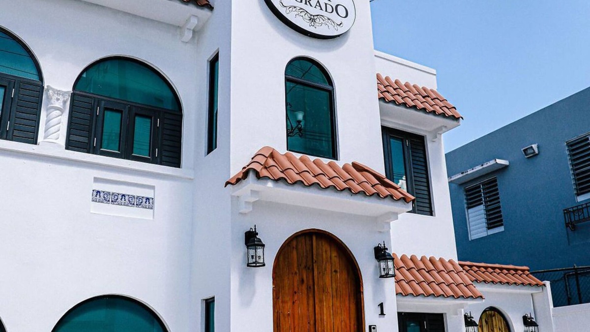 Sagrado Corazon Apartment | CS8- Impressive Original Colonial Architecture w/King Bed & Parking