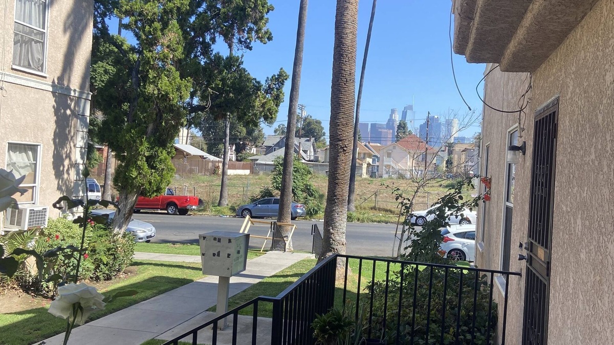 Pico-Union Apartment | CStudio in DTLA with private entrance, courtyards with roses an view of city