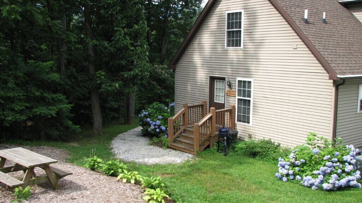 Roseland Apartment | Cub Creek Mt Getaway Near Wintergreen and the Blue Ridge Parkway