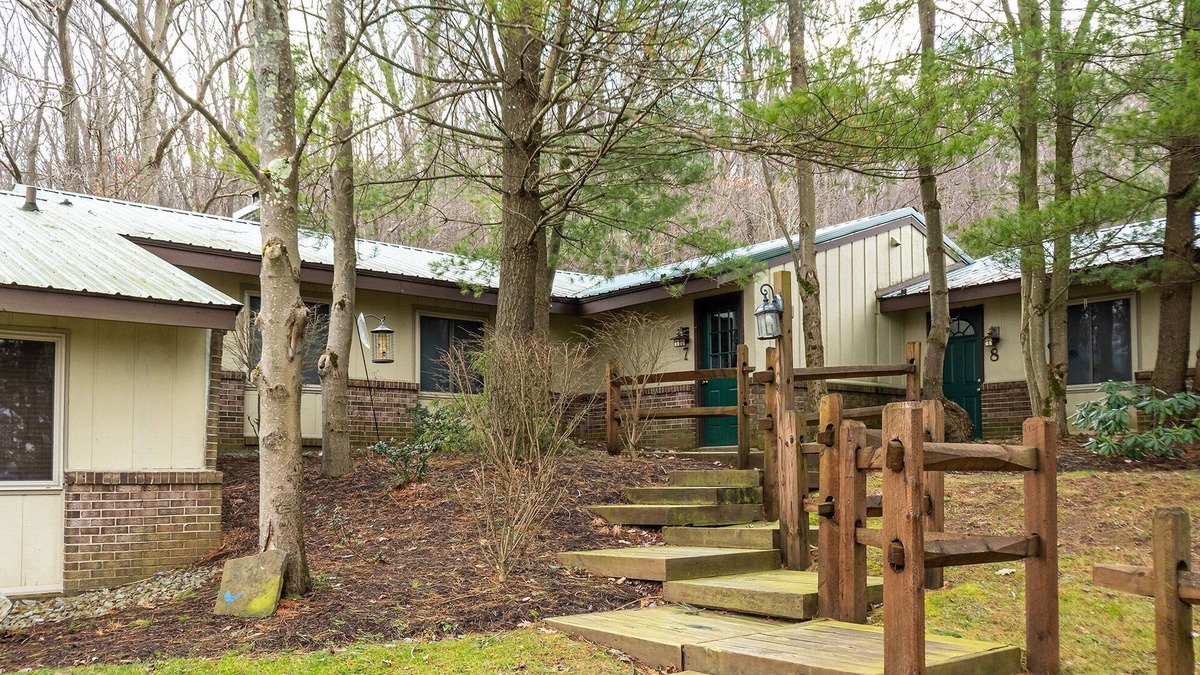 McHenry House | Cub House | 5 Minutes to Skiing, Boating, Dining