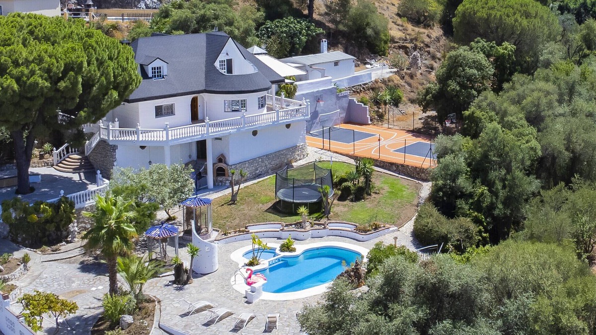 Pinos de Alhaurin Villa | Cubo's Villa Pino Verde/air conditioning/free wifi/sports activities