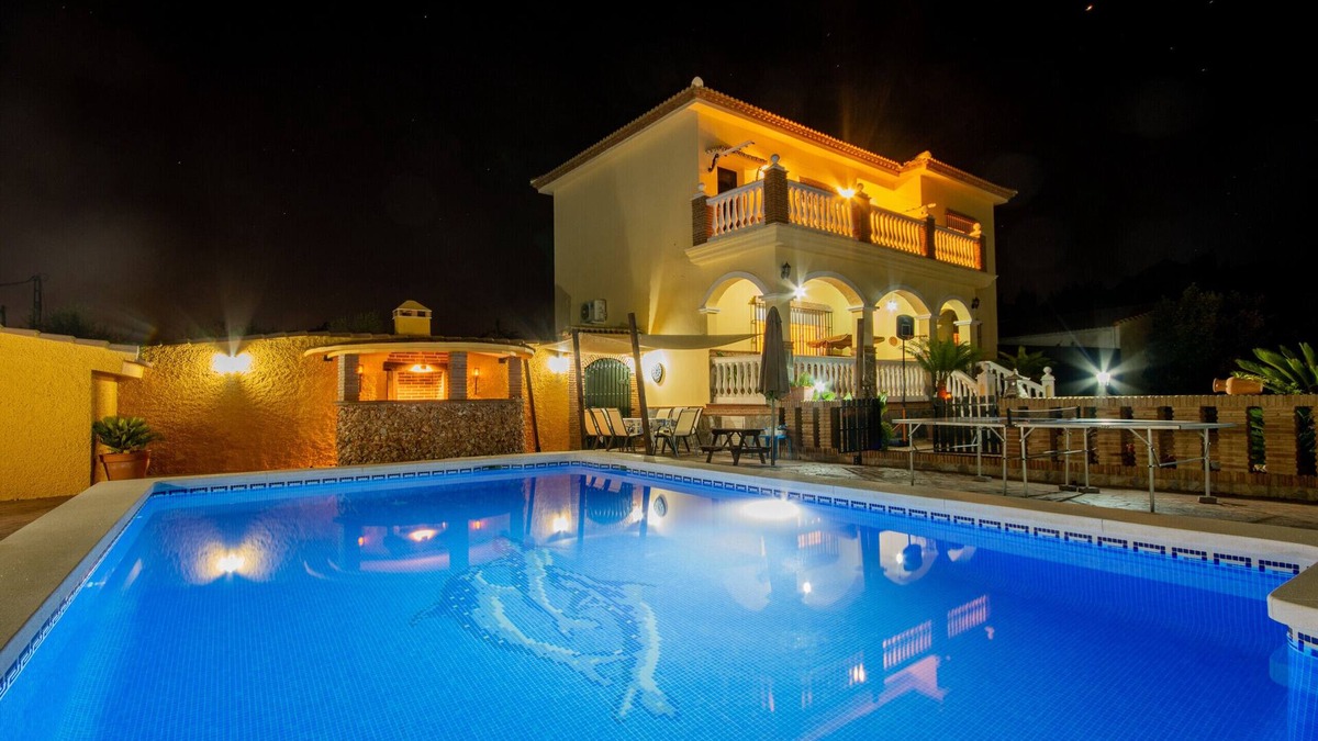 Alhaurin de la Torre Villa | Cubo's Villa Torre Encina/air conditioning/free wifi/private pool/terrace