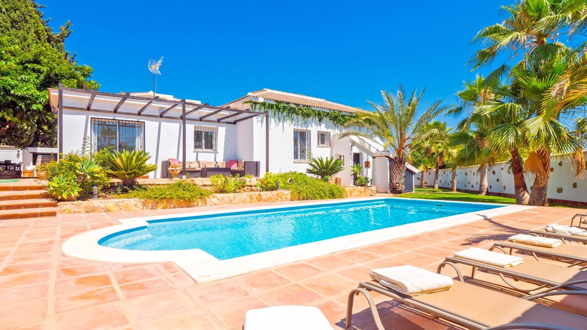 Alhaurin de la Torre Villa | Cubo's Villa Bellavista La Jona & Heated Pool/BBQ/wifi/fireplace/heated pool