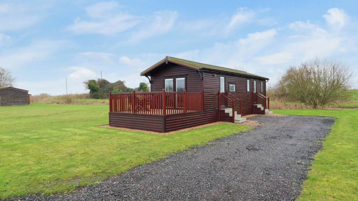 Little Stukeley Cottage | CUCKOO, pet friendly, with a garden in Ramsey, Huntingdon