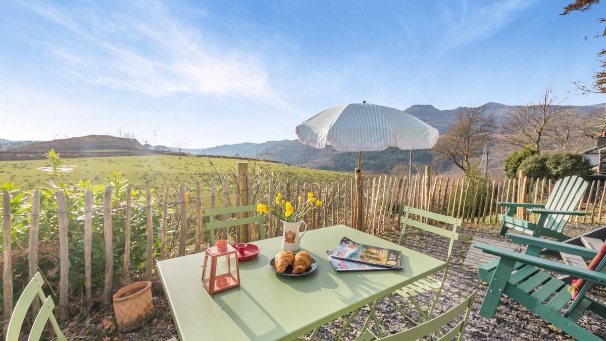 Ffestiniog House | Cuddfan Bach - One Bedroom House, Sleeps 2