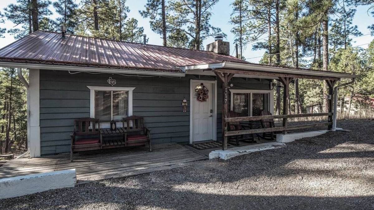 Ruidoso Cabin | Cuddle Up In the Upper Canyon!