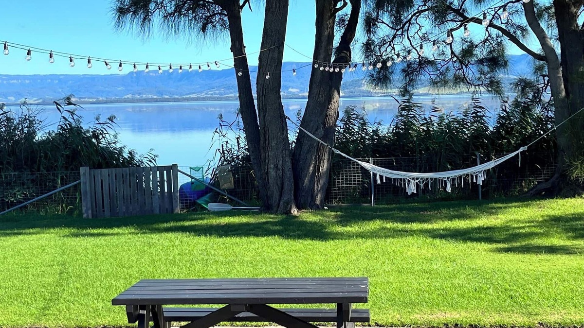 Windang House | Cudgeree Bay Lake House - Right on Lake Illawarra's edge