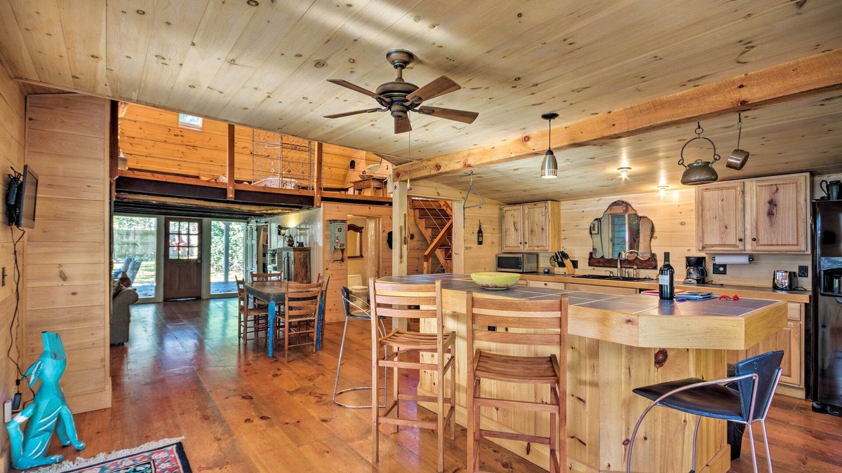 Cullowhee Cottage | Cullowhee Getaway w/Fireplace on Private Meadow