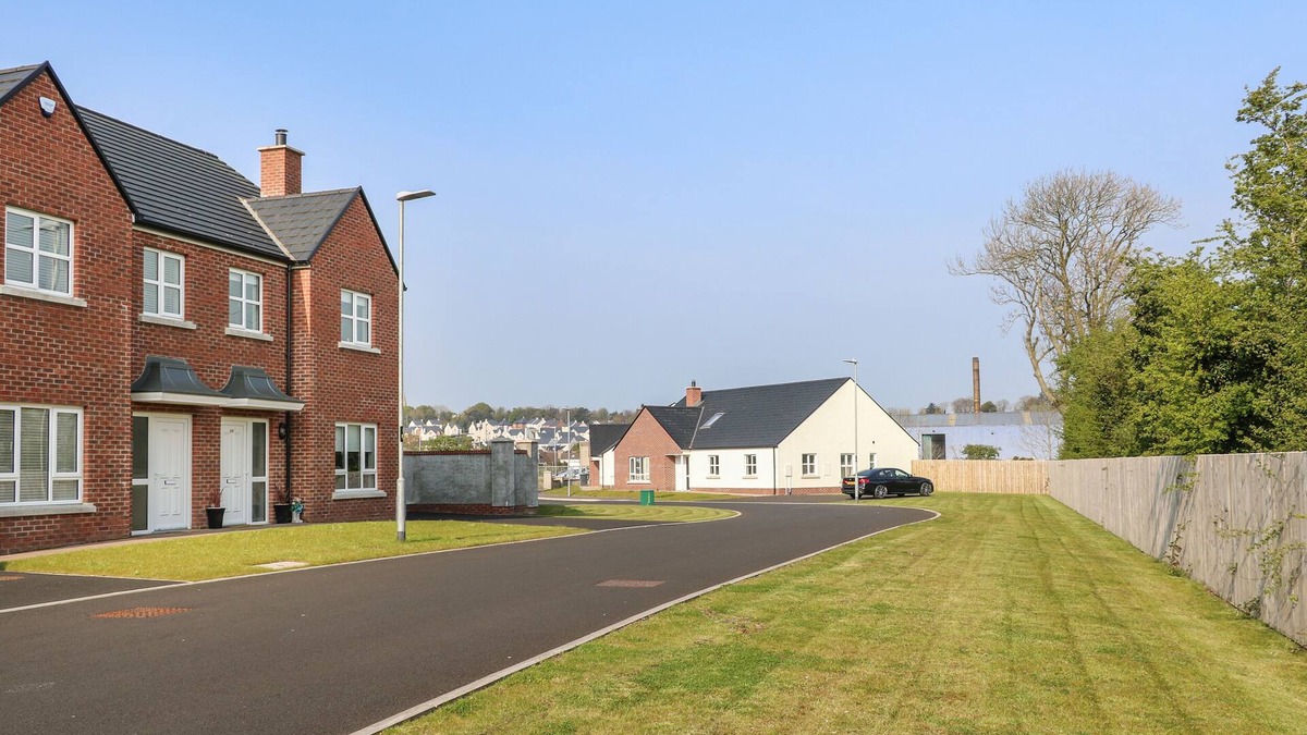 Culmore Cottage | CULMORE POINT, family friendly, with a garden in Culmore, Londonderry