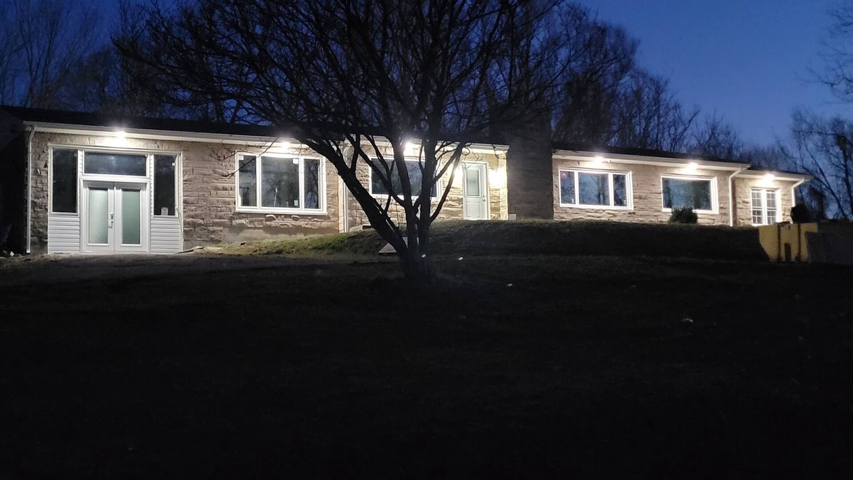 Jamestown House | Cumberland Get-A-Way located at entrance of State Park