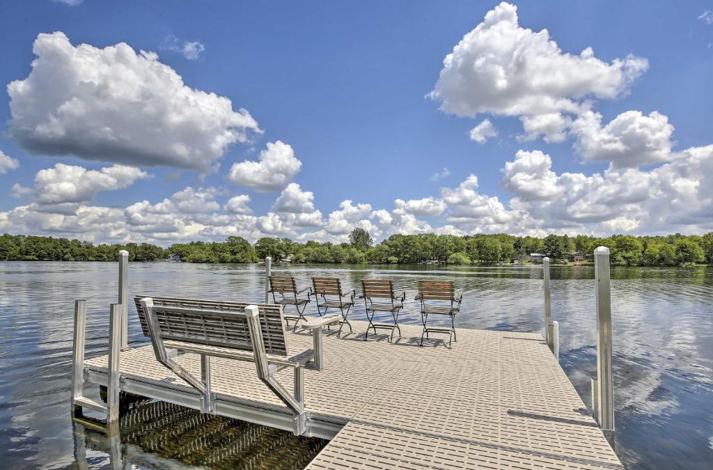 Cumberland House | Cumberland Retreat with Lakefront Yard and Dock