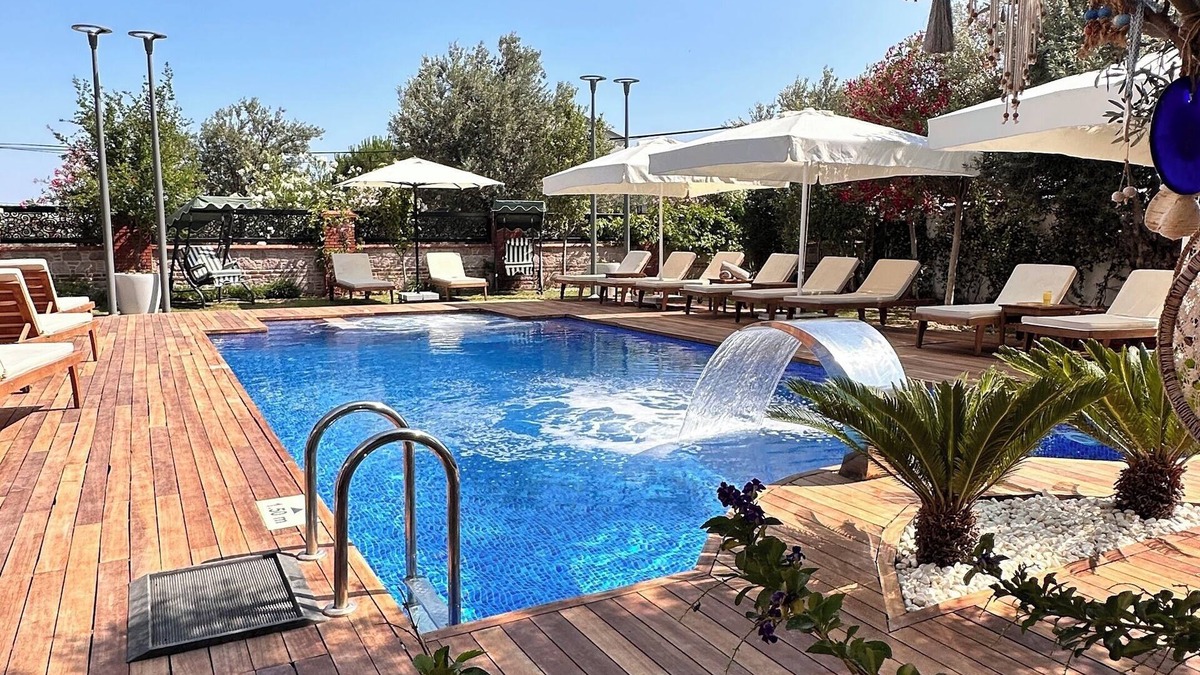 Ayvalik Hotel | CUNDA EYE