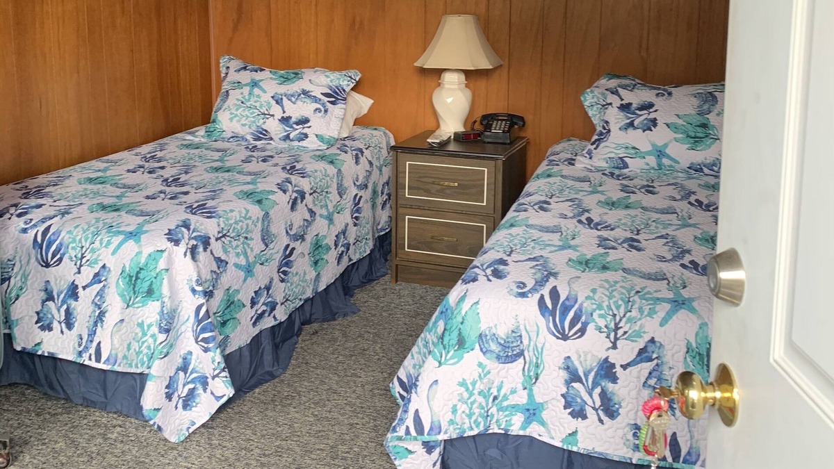 Sekiu House | Curley's, H - Motel - 2 Single Beds / Sm. Fridge