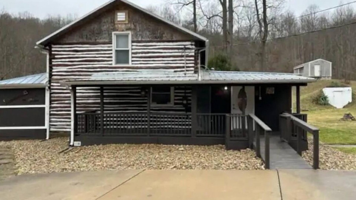 Laurelville House | Curly's Pair-a-Dice- Hocking Hills- Hot Tub!