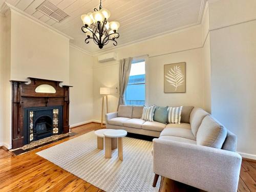 Young Apartment | Currawong Corner Cottage