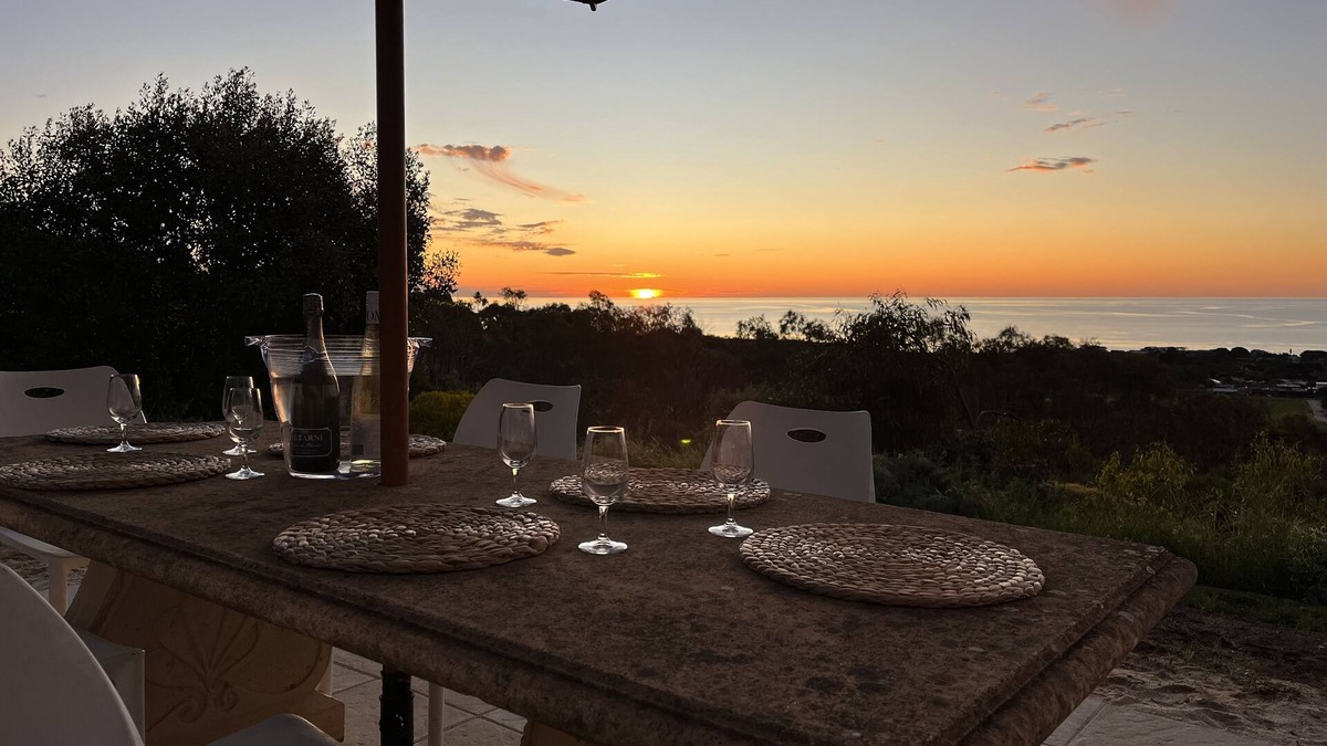 Carrickalinga Cottage | CURROLGA Elevated Seaviews, Tranquil Coastal Retreat Rolling hills, Dogs welcome