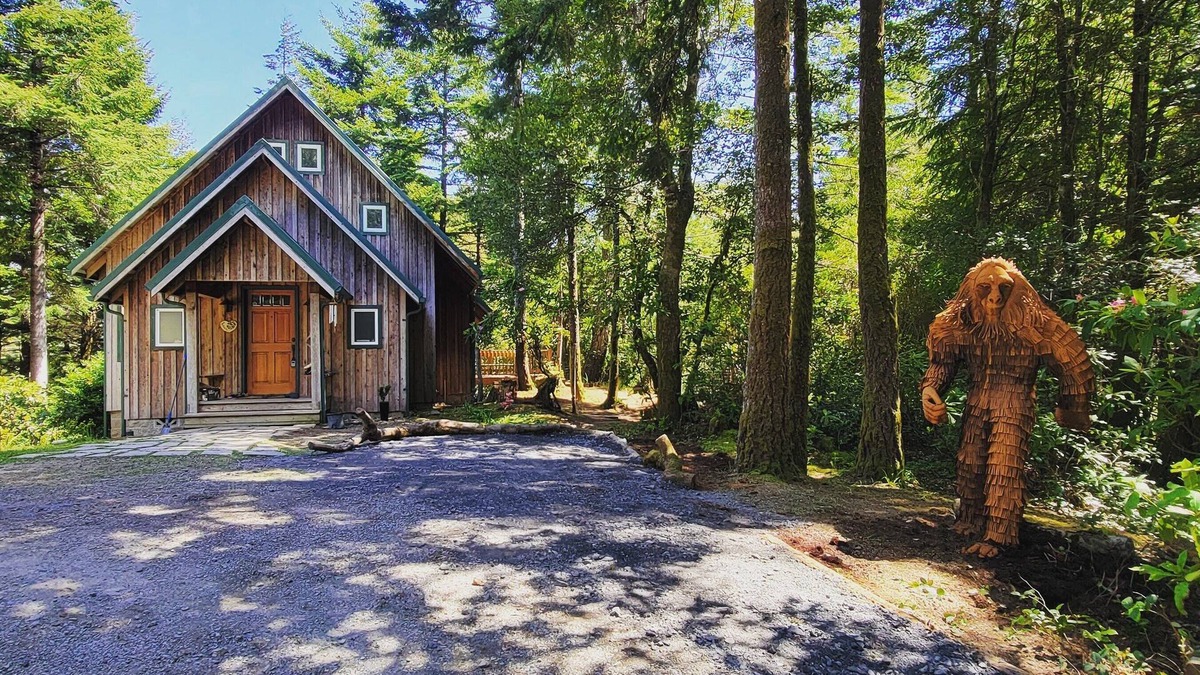 Port Orford Cabin | Custom A Frame Cabin n-Firepit & Grill-WIFI & W/D-nPet Friendly!nClose to Beach!