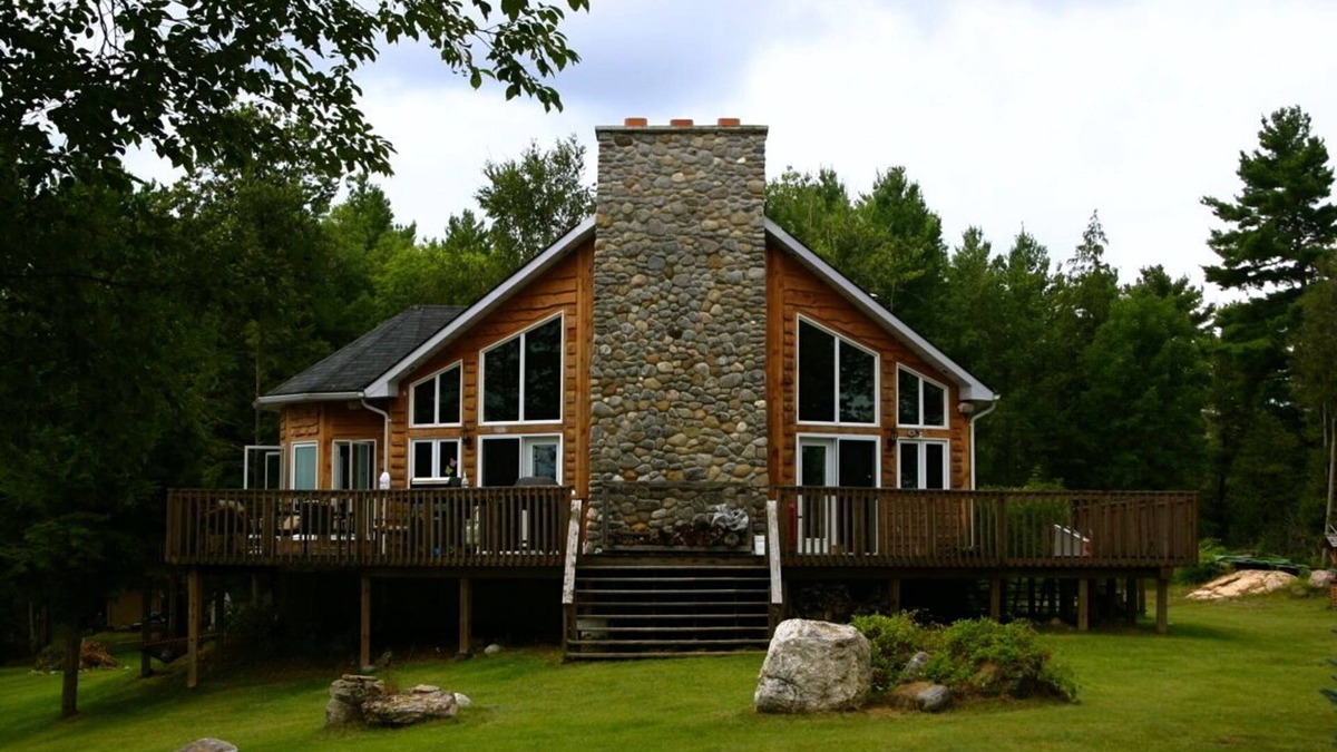 Stone Mills House | Custom Beaver Lake Cottage