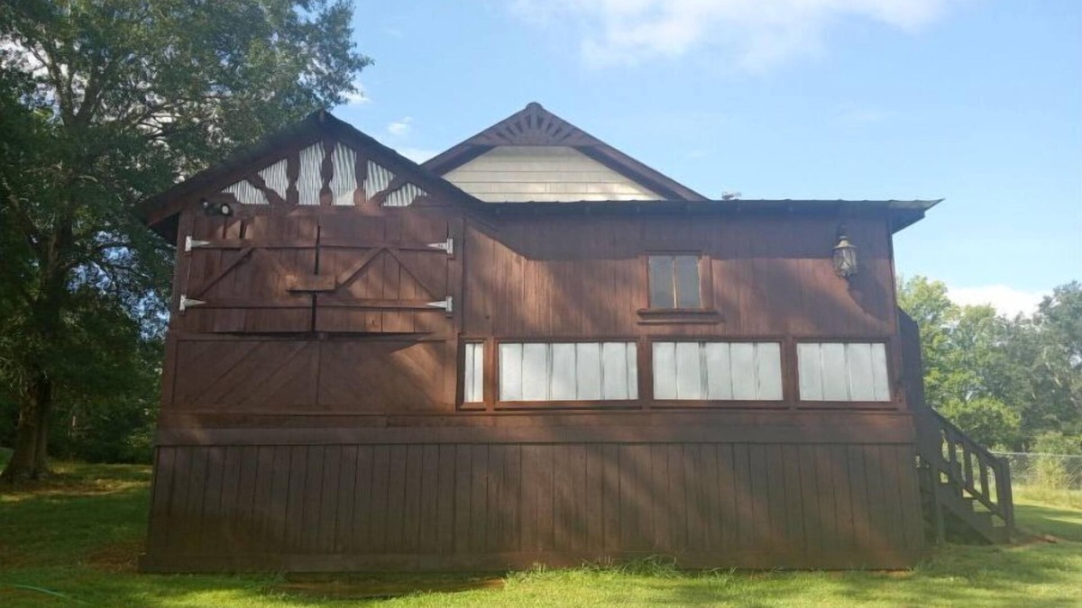 Guntersville House | Custom Built Cabin/ManCave, Family Oriented