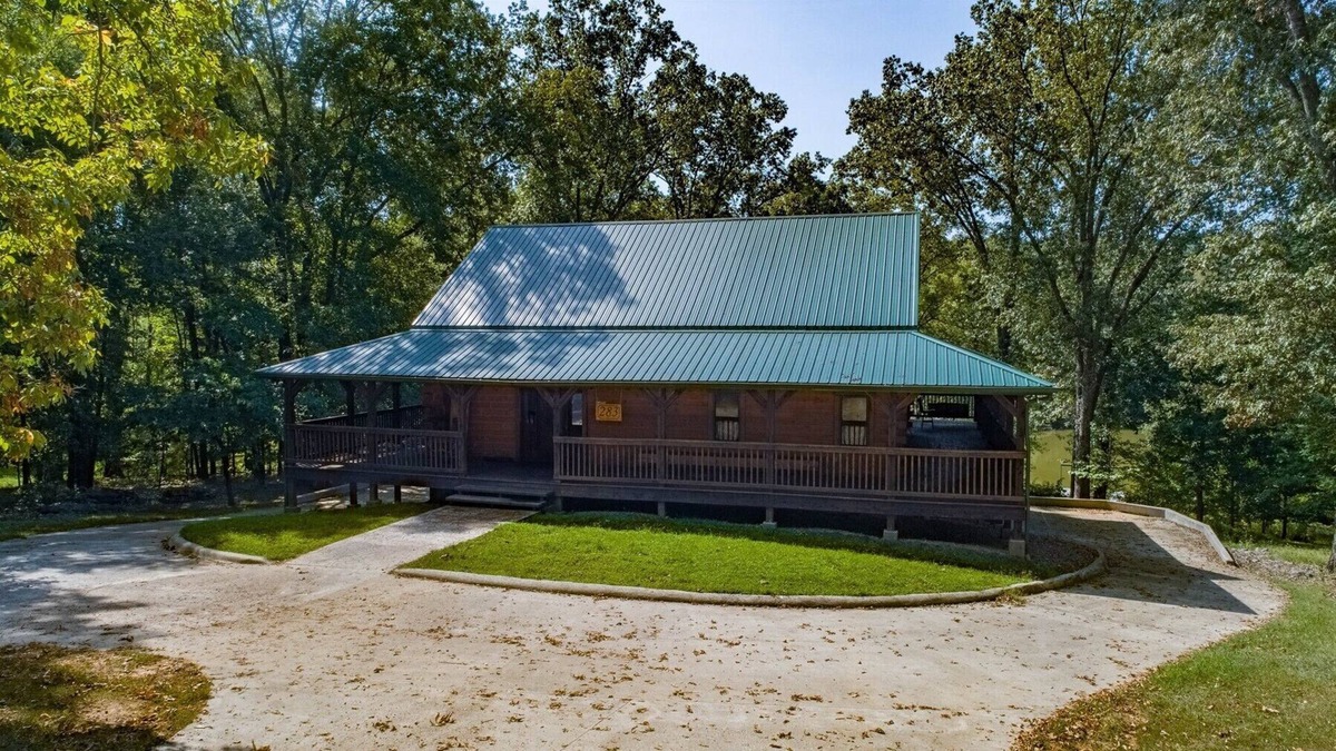 Cadiz House | Custom Built Lakeside Log Home