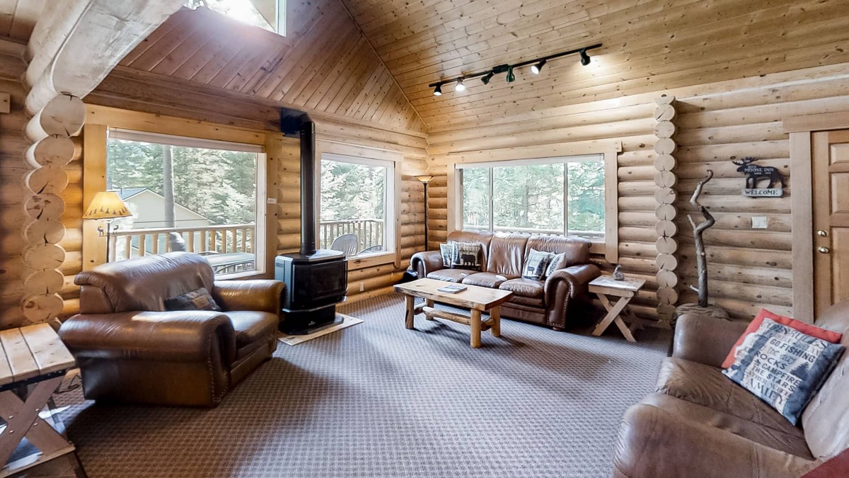 Enterprise House | Custom-built log home w/gas grill, free WiFi, deck, and private location