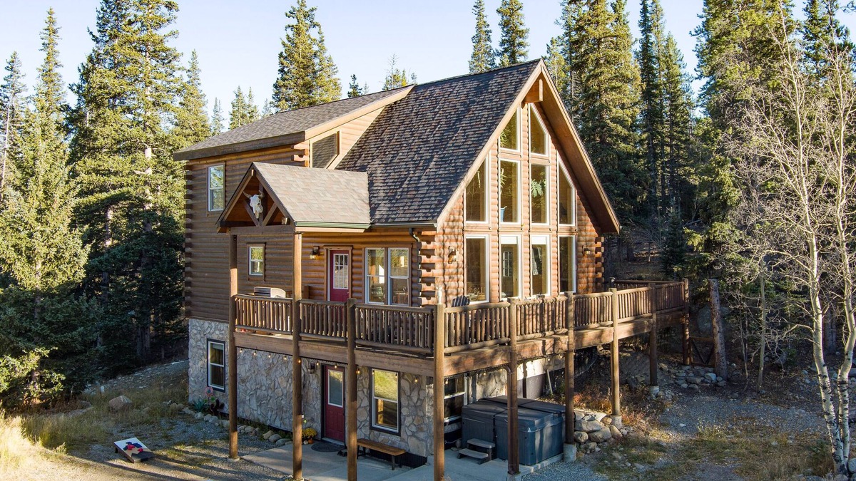 Valley of the Sun Cabin | Custom Craftsman Chalet🏡Fenced Yard for Pets🍃Aspens, Hot Tub 💰$0 Cleaning & Pet Fee