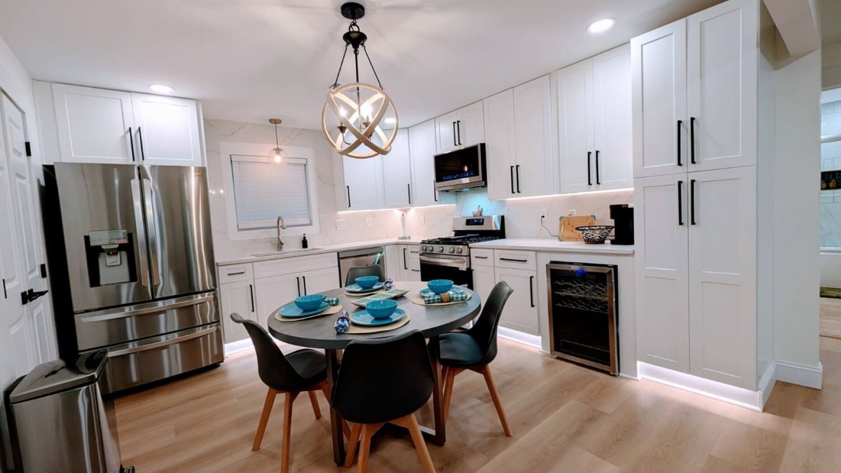 Mount Berry House | Custom Design, Kitchen King Beds Laundry Large TVs