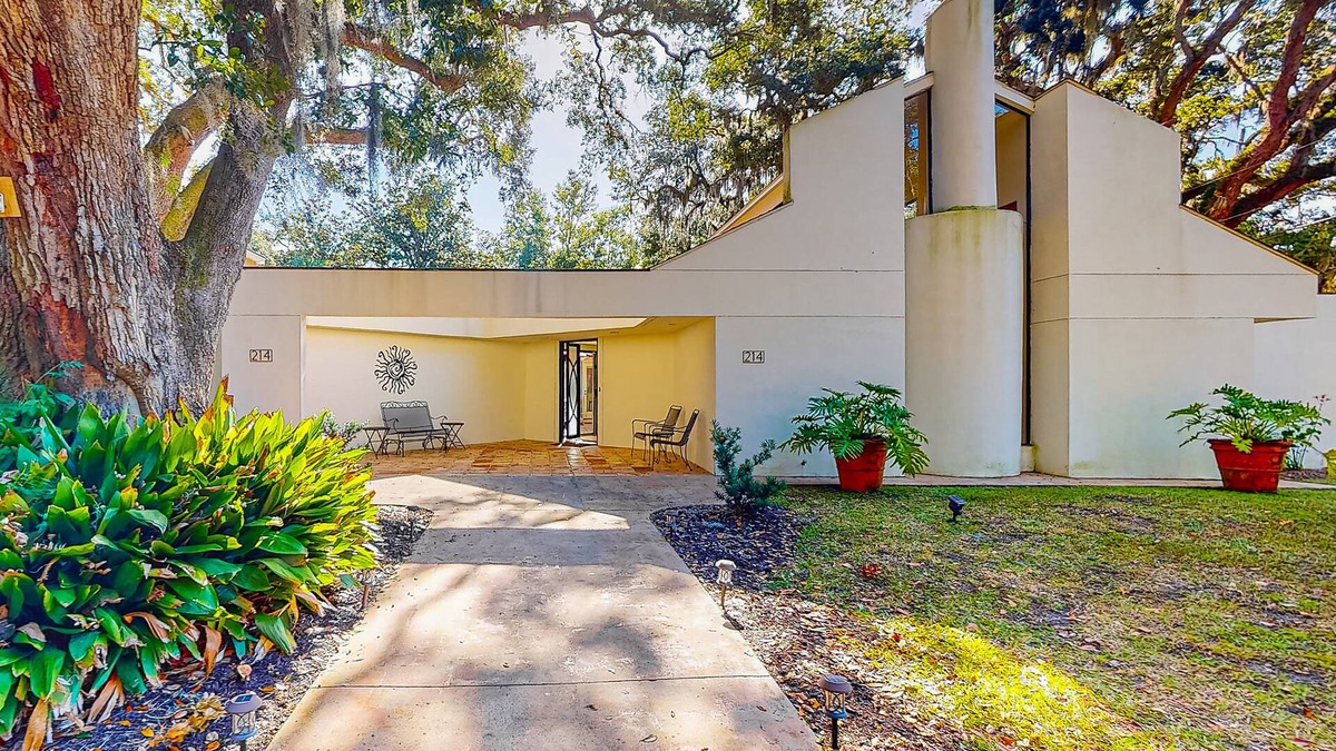 King City House | Custom, dog-friendly home with a private pool, pool spa, WiFi, & central A/C